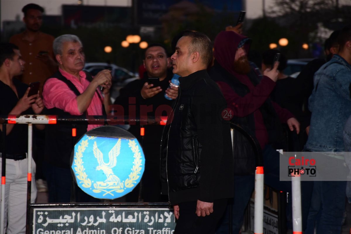 يسرا وأمير كرارة ومحمد سامي وشريف عرفه يقدمون واجب العزاء في الراحل سليمان عيد