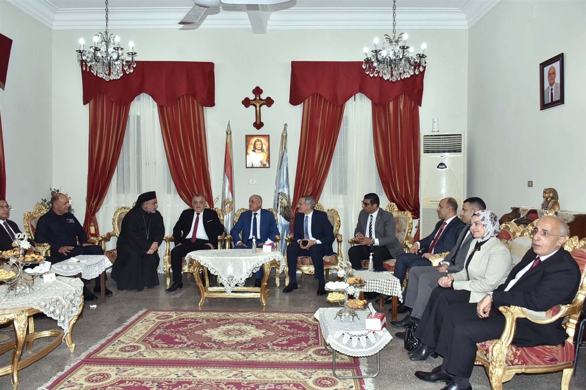 محافظ الأقصر وجولة في الكنائس للتهنئة بعيد الميلاد المجيد