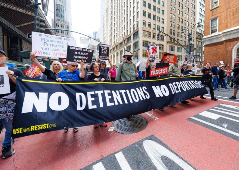 جانب من المظاهرات في أمريكا