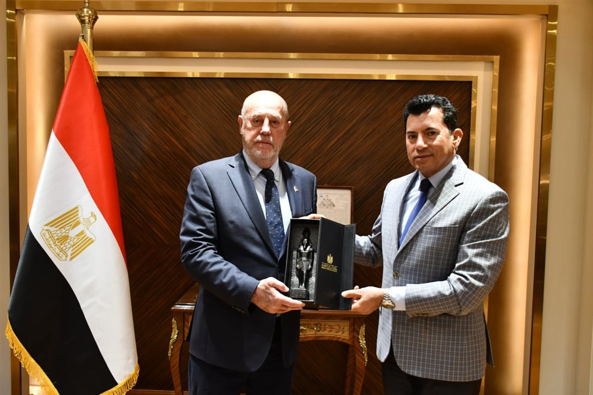 وزير الرياضة يستقبل رئيس الاتحاد الدولي للكاراتيه