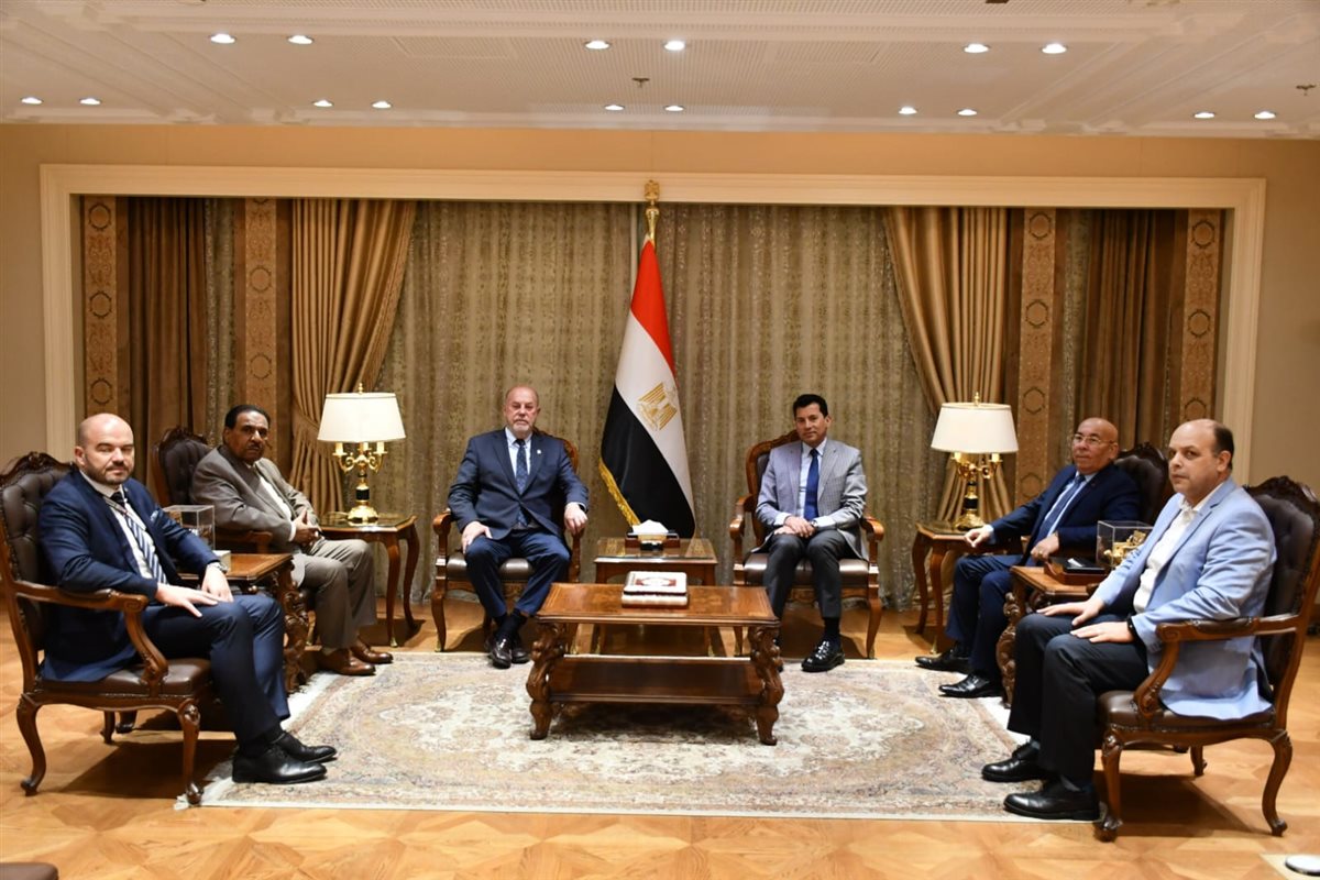 وزير الرياضة يستقبل رئيس الاتحاد الدولي للكاراتيه