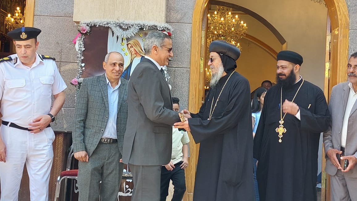 مدير أمن الأقصر يقدم التهنئة بعيد القيامة المجيد