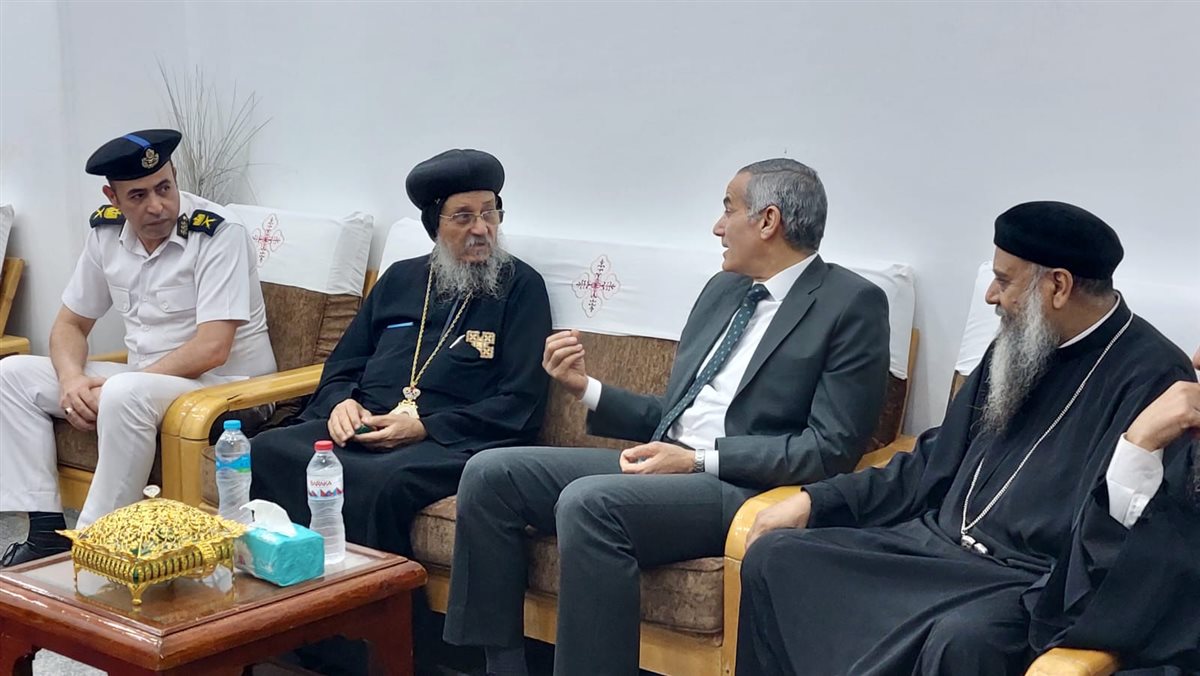 مدير أمن الأقصر يقدم التهنئة بعيد القيامة المجيد