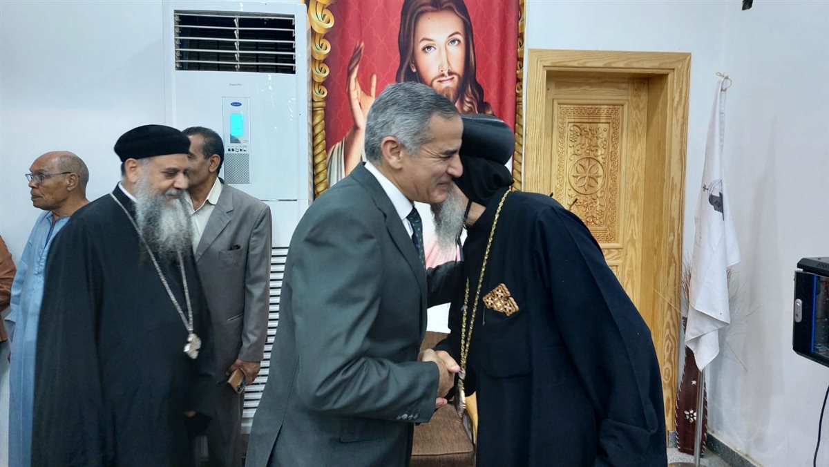 مدير أمن الأقصر يقدم التهنئة بعيد القيامة المجيد