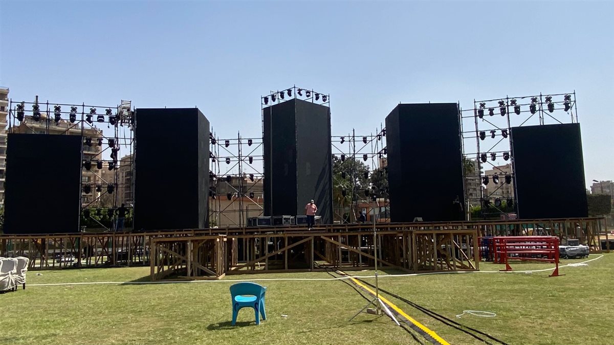 المنتج وليد منصور يعكف على الانتهاء من تجهيزات حفل تامر عاشور وحمادة هلال ويقدم مفاجآت لأول مرة