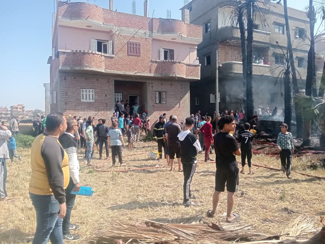 أثناء السيطرة علي الحريق