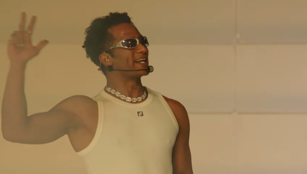 محمد رمضان يقلد السادات في حفله بـ أمريكا