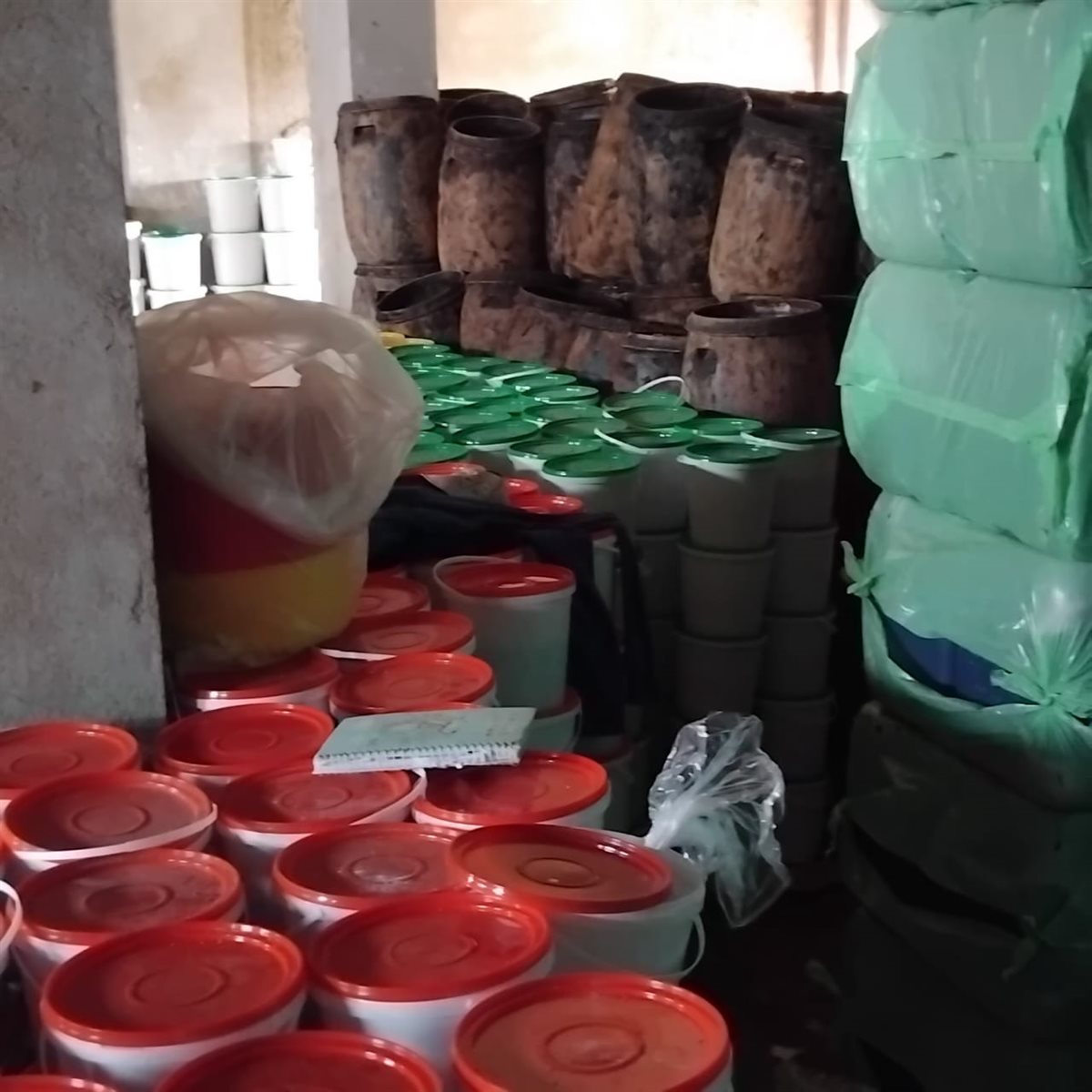 ضبط منشأة مخالفة لإنتاج المخصبات الزراعية بالمنوفية 