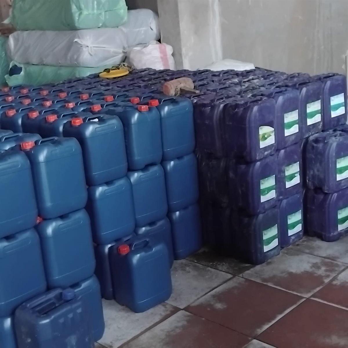 ضبط منشأة مخالفة لإنتاج المخصبات الزراعية بالمنوفية 