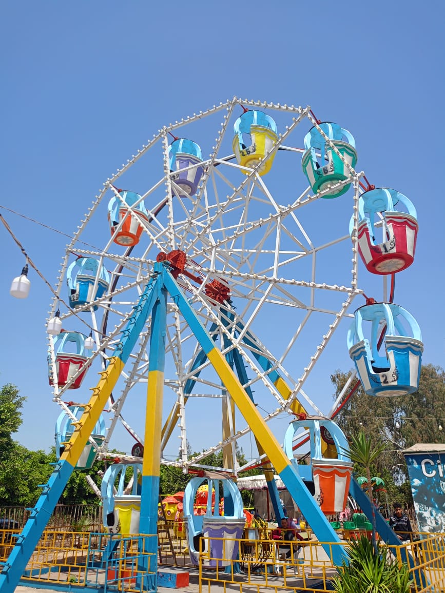 إقبال كبير من المواطنين على المتنزهات والشواطئ بالبحيرة 