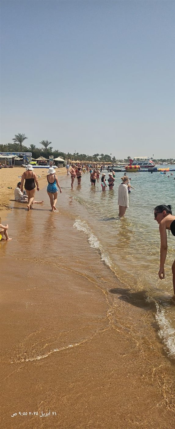 الإقبال على شواطئ شرم الشيخ