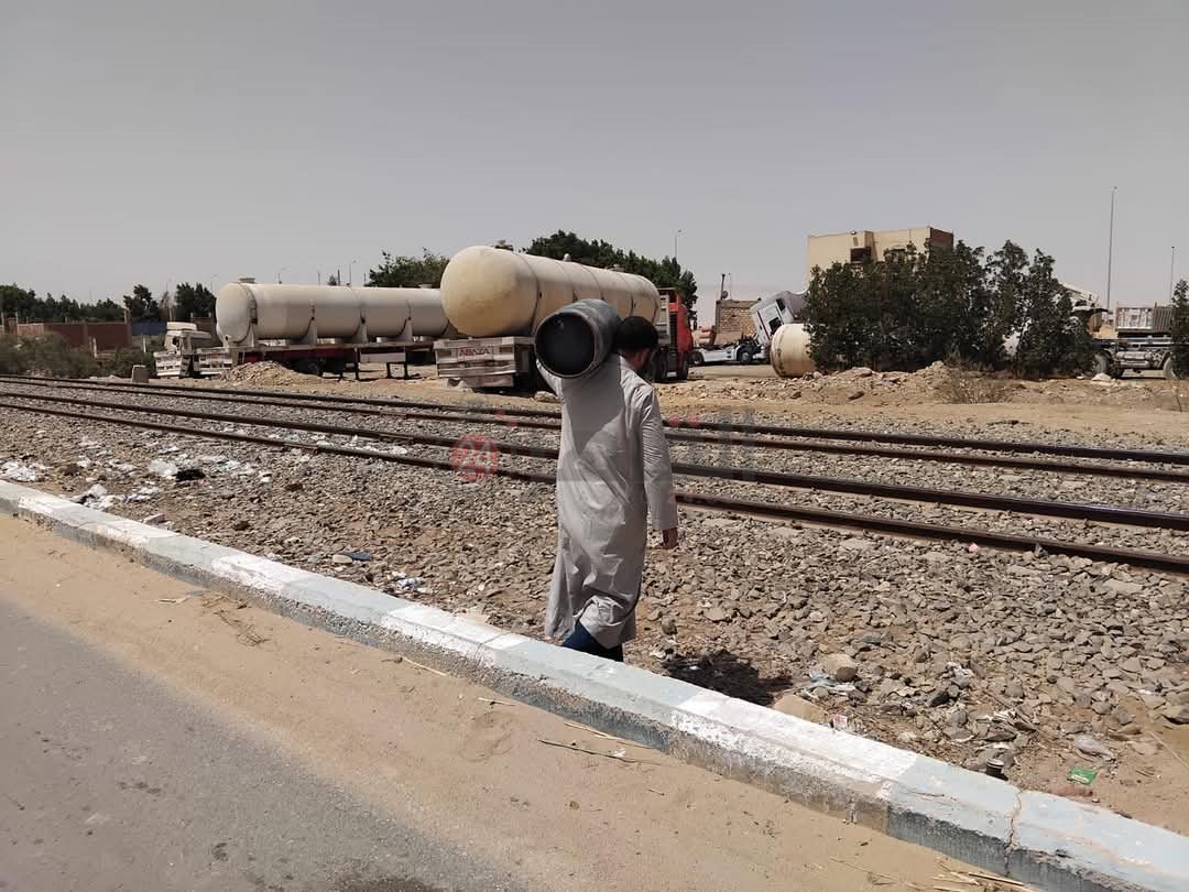 تموين السويس تعلن نجاح أحد مفتشيها في ضبط مستودع يبيع الأسطوانات بأعلى من سعرها