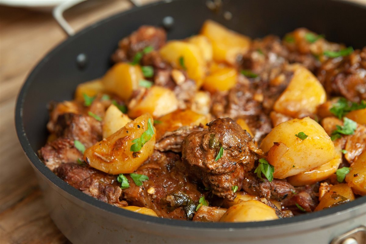 طريقة عمل اللحمة بالبصل