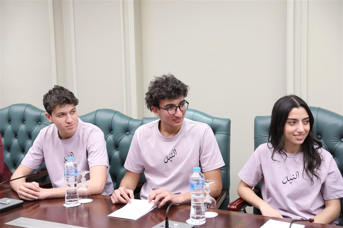 وزير التعليم يلتقي ممثلين لطلاب مدارس النيل الدولية