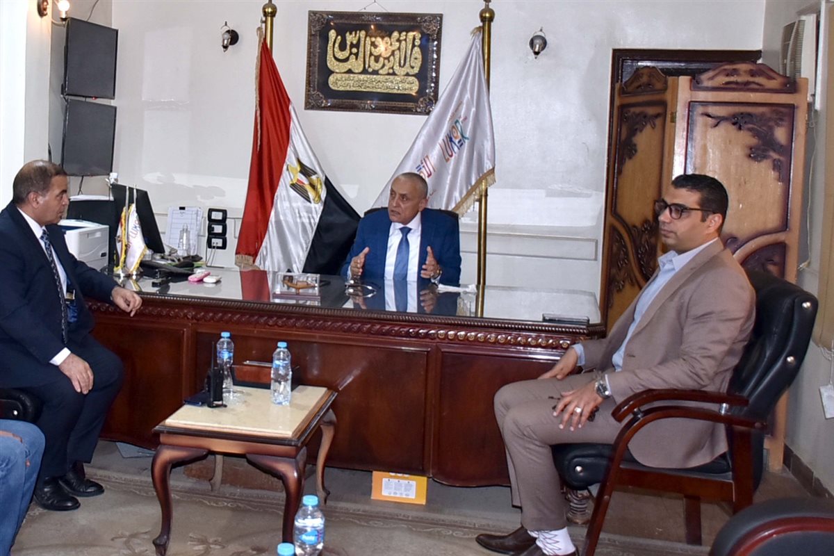 محافظ الأقصر واجتماع لتقنين الأراضي