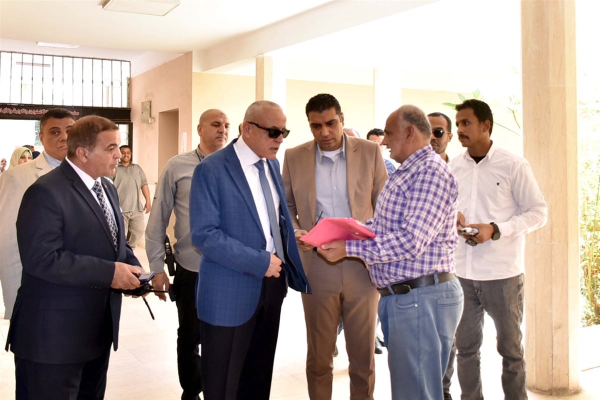 محافظ الأقصر واجتماع لتقنين الأراضي