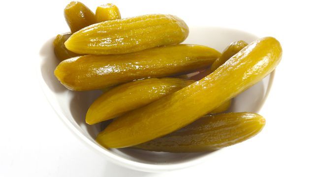 طريقة عمل مخلل الخيار في يوم واحد