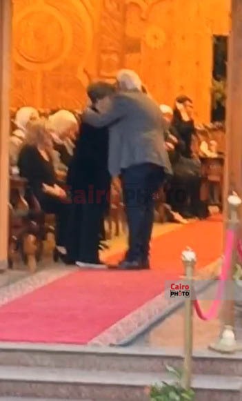 هالة سرحان ويسرا وإيناس الدغيدي يقدمن واجب العزاء في وفاة زوج الإعلامية سناء منصور|