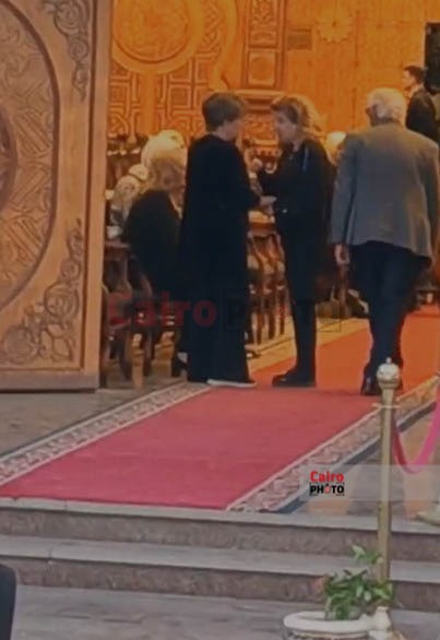 هالة سرحان ويسرا وإيناس الدغيدي يقدمن واجب العزاء في وفاة زوج الإعلامية سناء منصور|