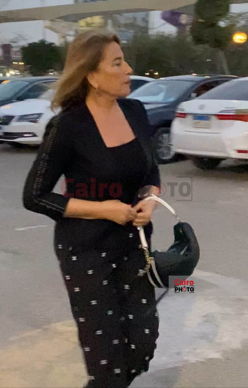 هالة سرحان ويسرا وإيناس الدغيدي يقدمن واجب العزاء في وفاة زوج الإعلامية سناء منصور|