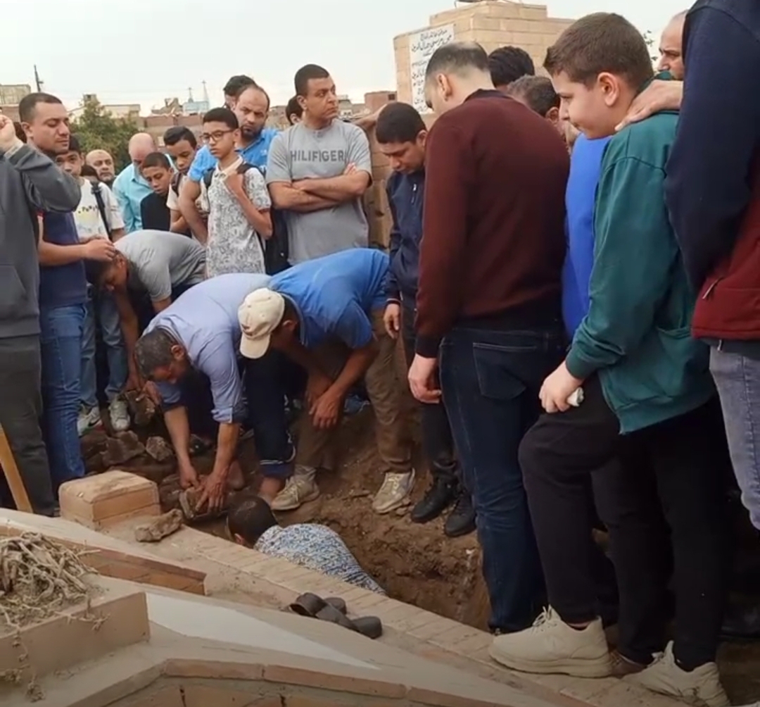 تشييع جثمان تلميذ توفي داخل مدرسته بدمنهور بعد توقف عضلة قلبه