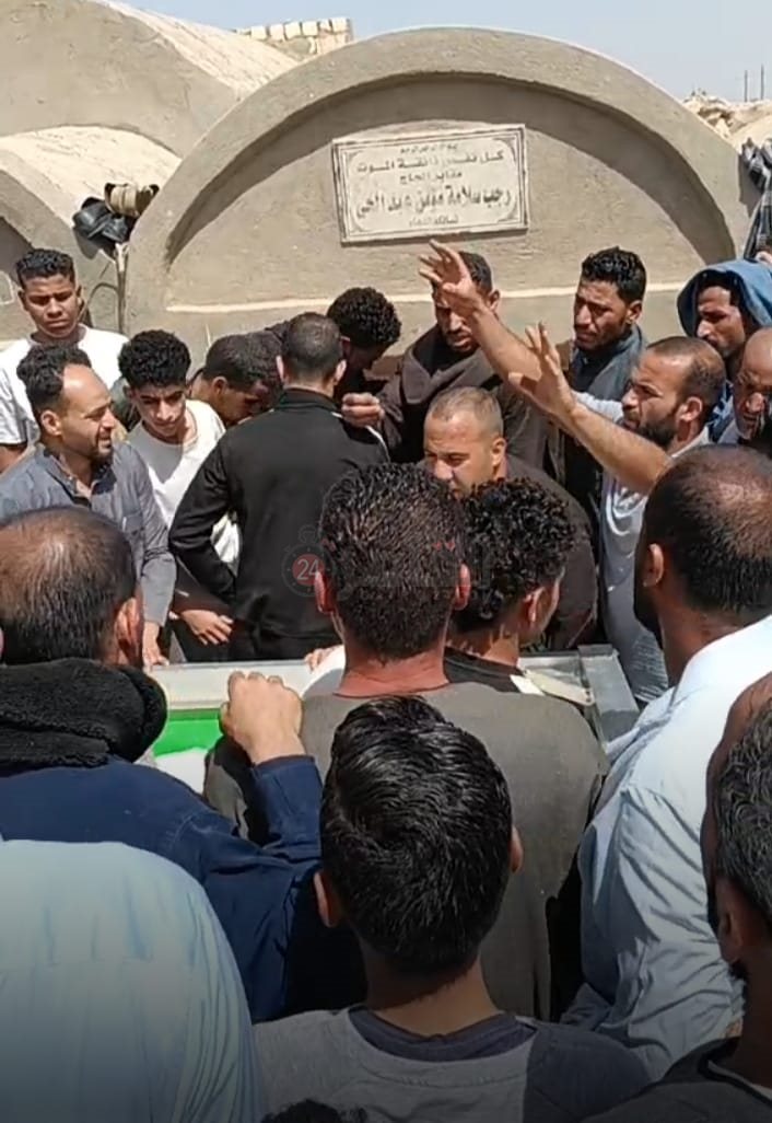 أهالي 7 قرى بالفيوم يشيعون جثامين ضحايا حادث تصادم في ليبيا