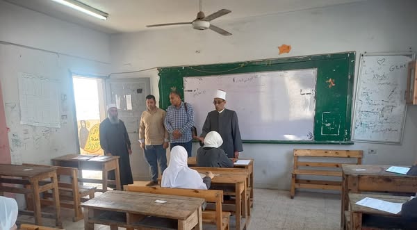 الشيخ فواز عبادي رئيس الإدارة المركزية لمنطقة القاهرة الأزهرية يتفقد لجنه معهد السلطان راشد