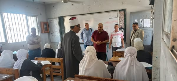 الشيخ فواز عبادي رئيس الإدارة المركزية لمنطقة القاهرة الأزهرية يتفقد لجنه معهد السلطان راشد.