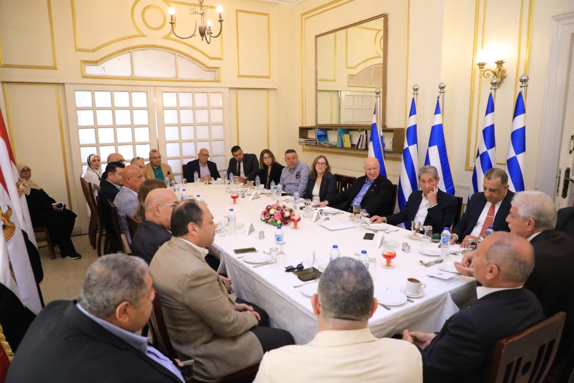 اجتماع مستشار رئيس الجمهورية ومحافظ القاهرة<br> 