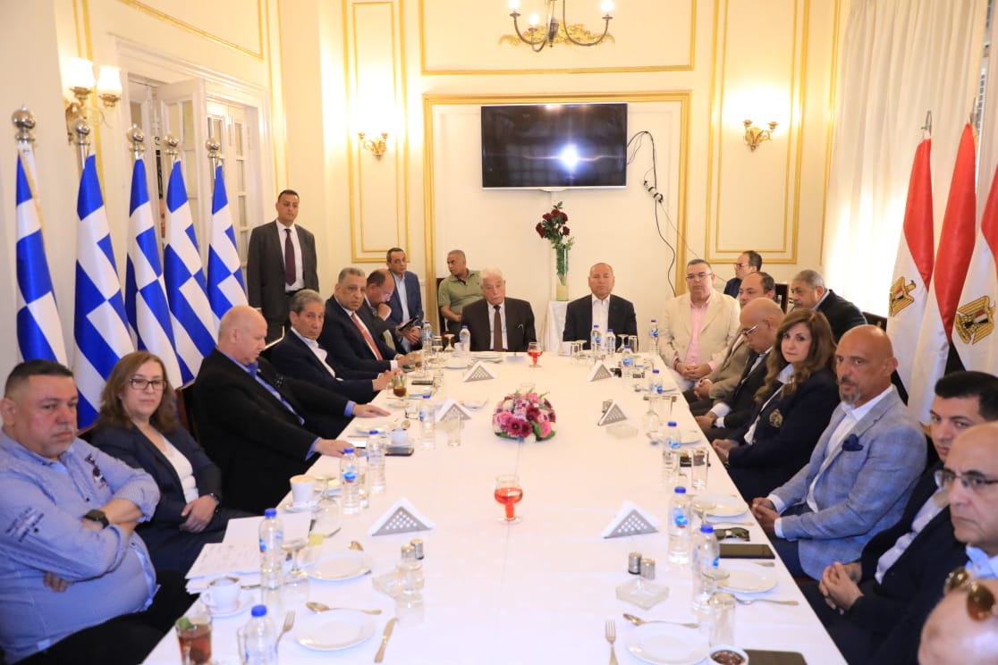 اجتماع مستشار رئيس الجمهورية ومحافظ القاهرة<br> 