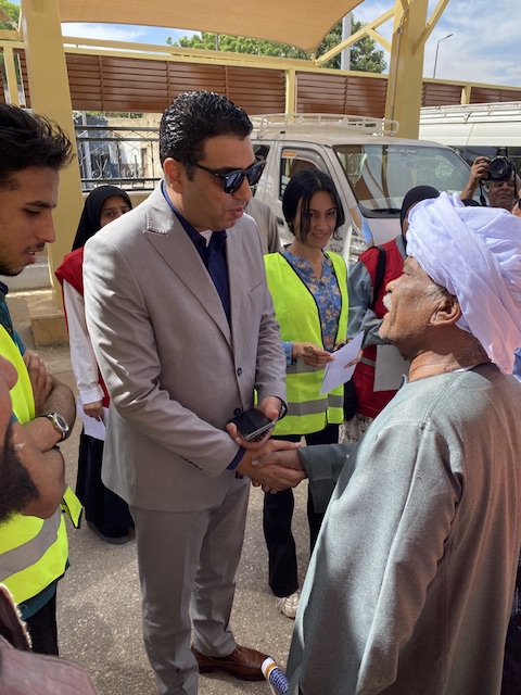 نائب محافظ الأقصر وحملة على المواقف للتوعية ضد الإدمان