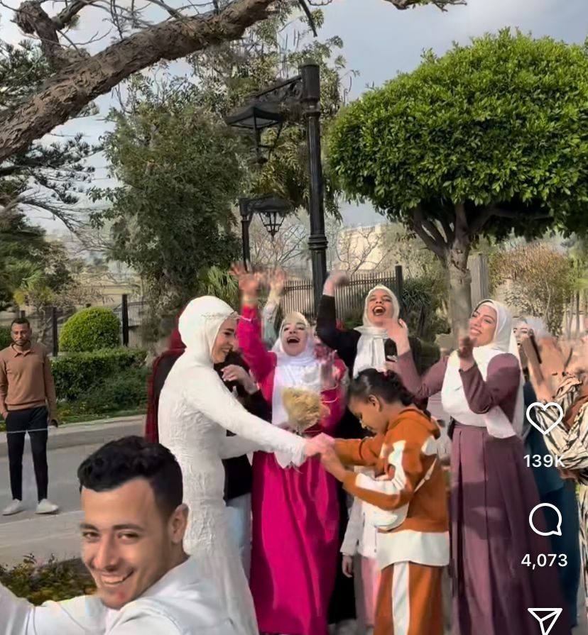 فيديو عروسين يتصدر التريند 