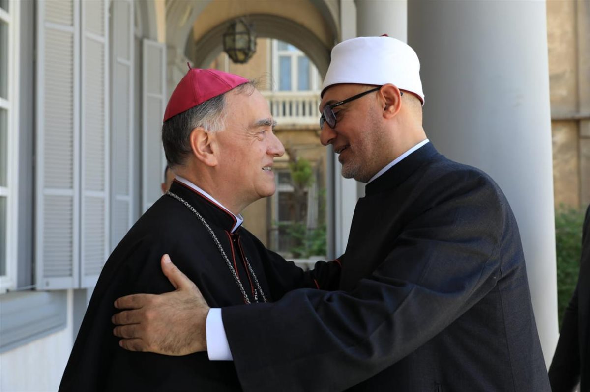 مفتي الجمهورية يقدم واجب العزاء في البابا فرنسيس