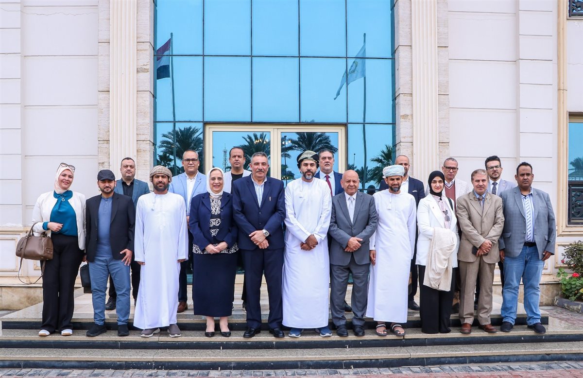 جانب من زيارة الوفد العماني لميناء دمياط