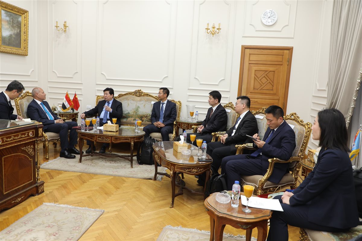 محافظ القاهرة يستقبل وفد مدينة بكين لتعزيز التعاون في المجالات المختلفة 