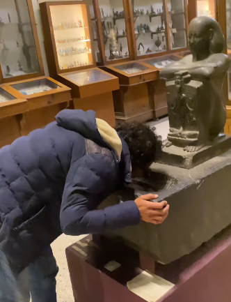 الصور المتداولة لوضع المياه على التمثال