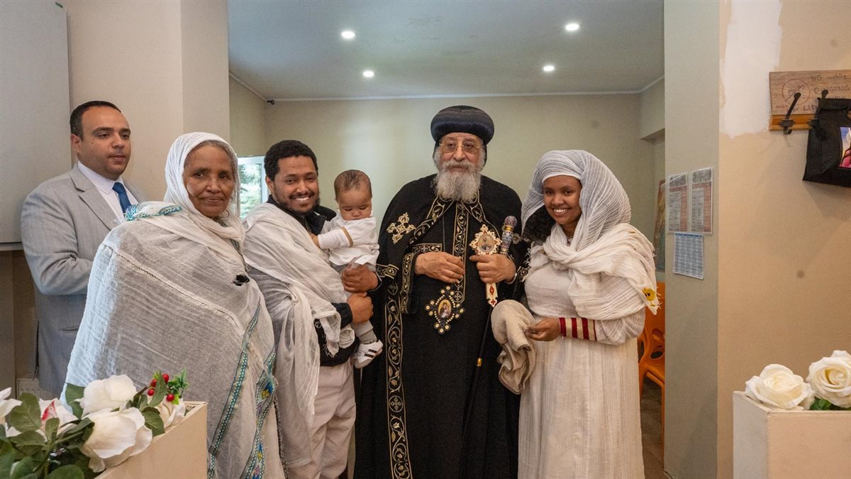 لقاء الأبناء مع أبيهم.. قداسة البابا تواضروس الثاني يلتقي أقباط بولندا وأبناء الكنيسة الإثيوبية