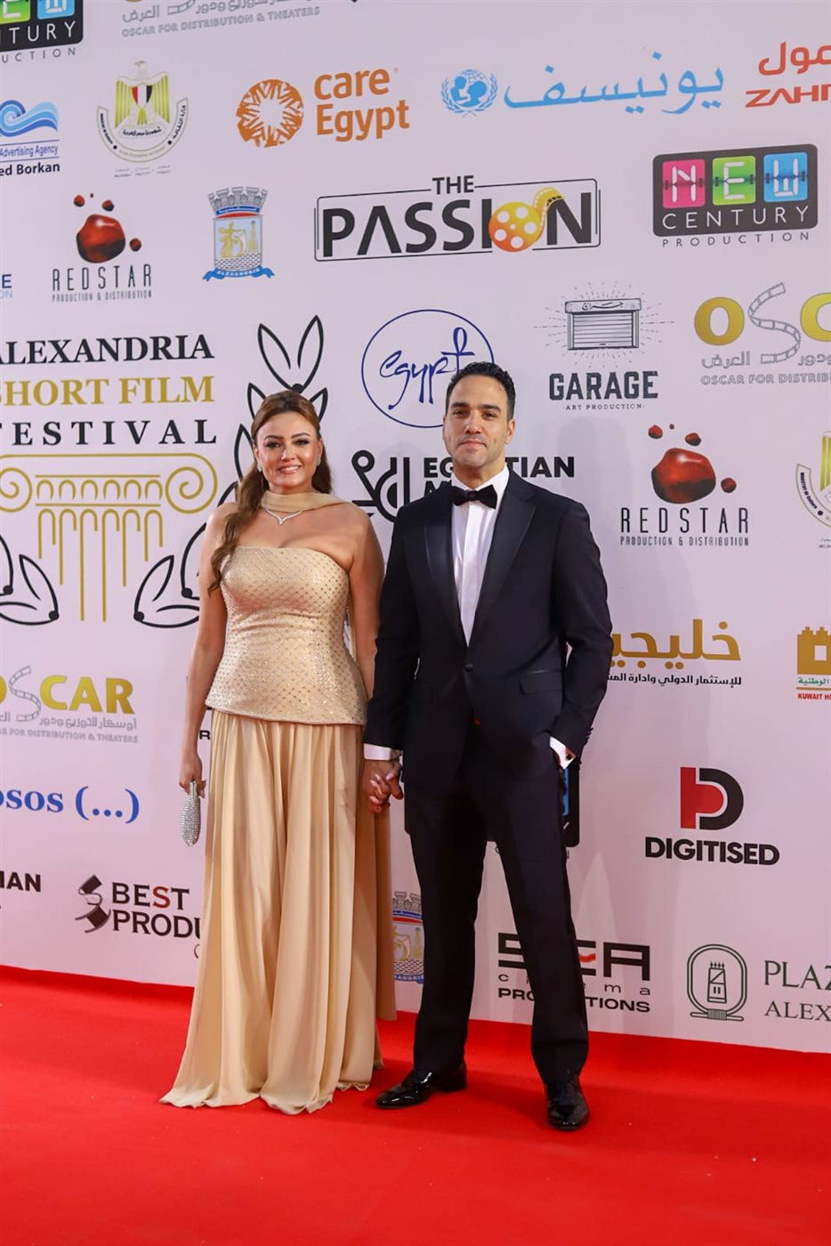 محمود حميدة وبشرى أول الحضور.. بدء توافد النجوم على ريد كاربت افتتاح مهرجان الإسكندرية للفيلم القصير