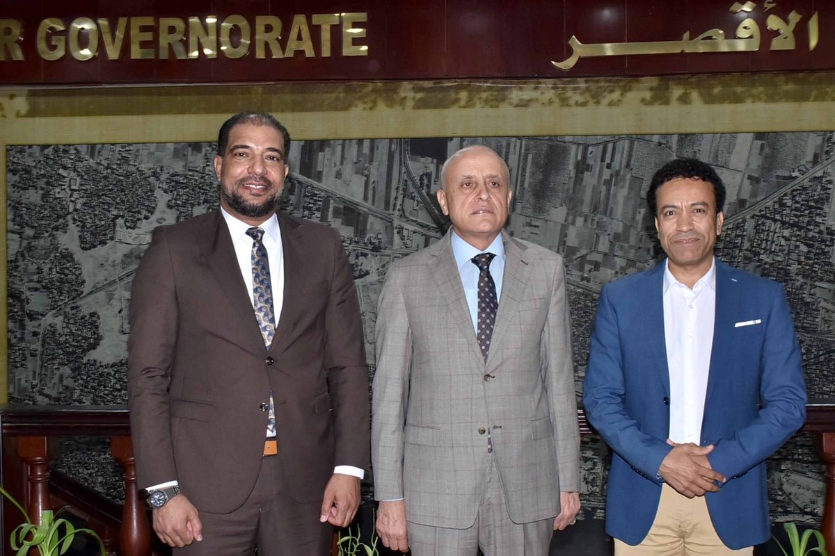 محافظ الأقصر يستقبل الفنان سامح حسين