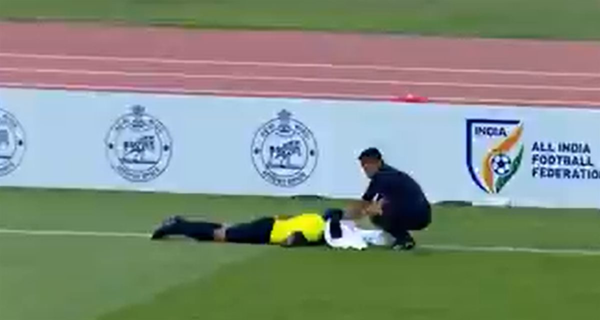 توقف مباراة في الدوري الهندي بسبب هجوم أسراب من النحل على كل المتواجدين في الملعب