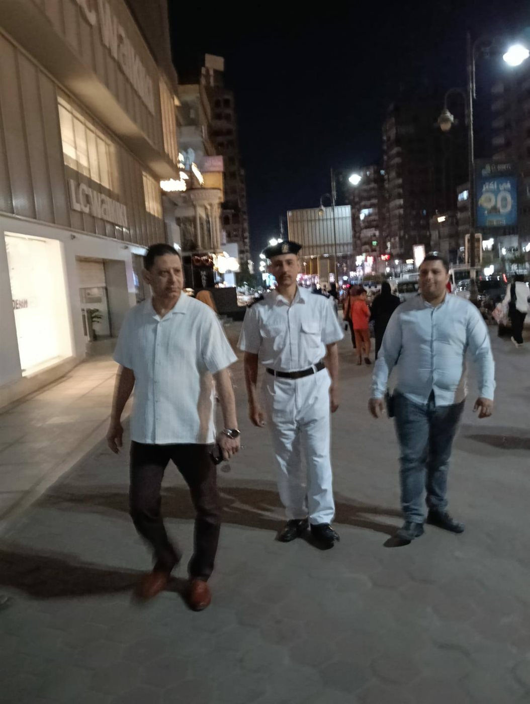 حملات على المحال التجارية