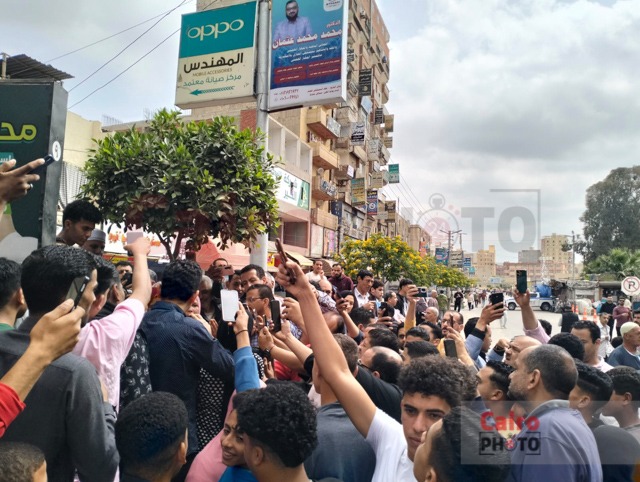 أهالي البحيرة من أمام جلسة محاكمة المتهم بهتك عرض ياسين تلميذ دمنهور داخل مدرسة الكرمة