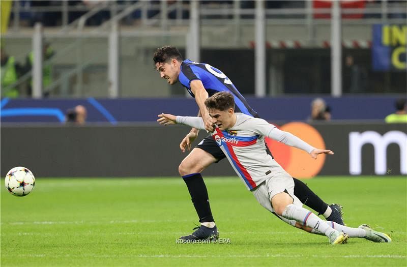 القنوات الناقلة لمشاهدة مباراة برشلونة وإنتر ميلان بث مباشر اليوم