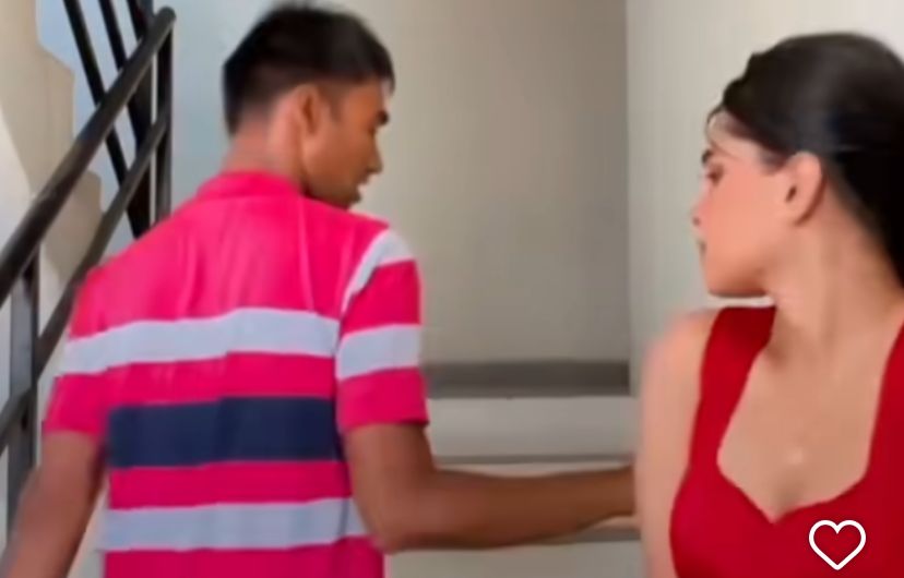 هندية توثق صفعها لـ شاب تحرش بها