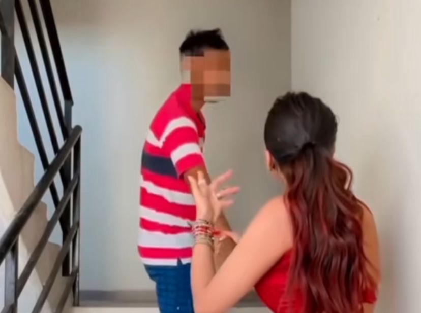 هندية توثق صفعها لـ شاب تحرش بها