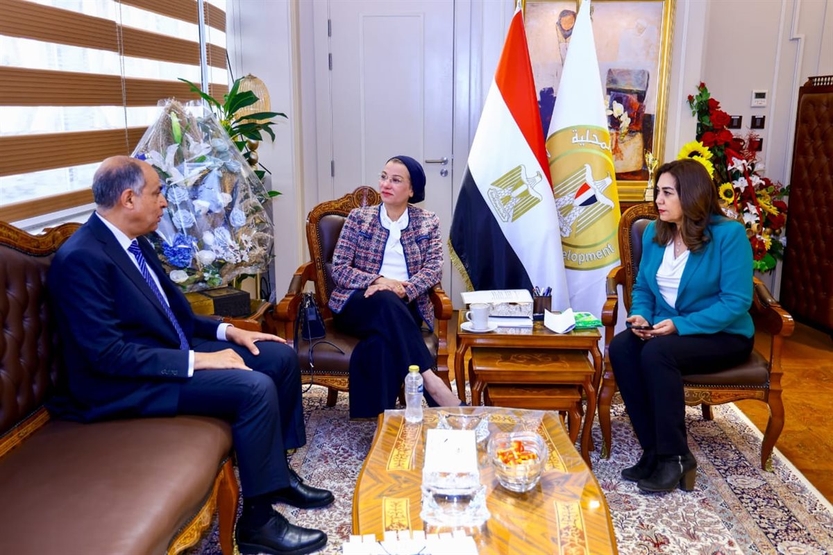 توقيع عقد إدارة وتشغيل مصنع تدوير المخلفات بالعدوة