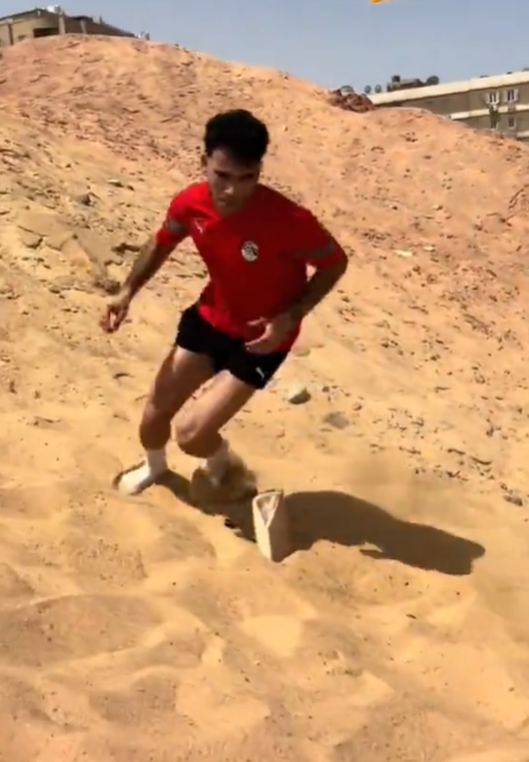 زيزو يواصل الاستعداد للموسم الجديد بتدريبات شاقة في الصحراء<br alt=