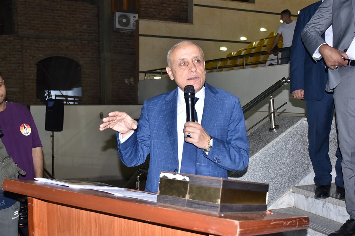 محافظ الأقصر يفتتح حمام السباحة الأولمبي