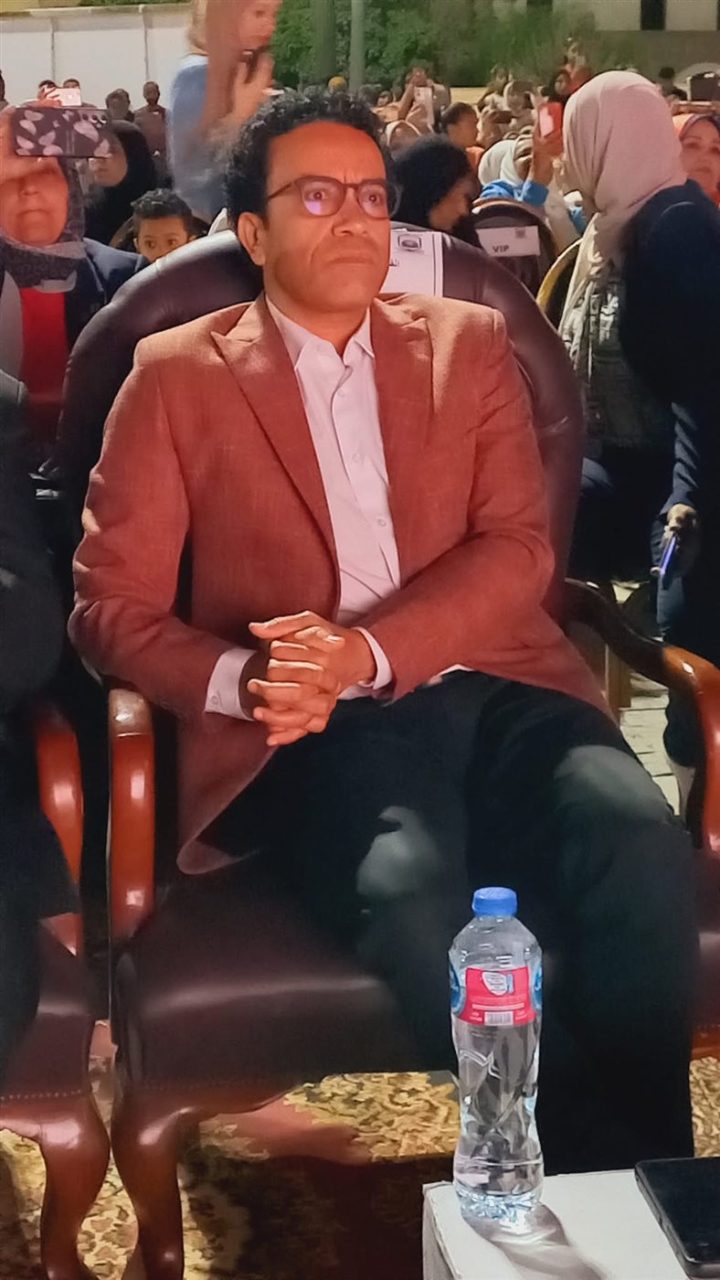 الفنان سامح حسين بين اهالي الأقصر بساحة ابو الحجاج