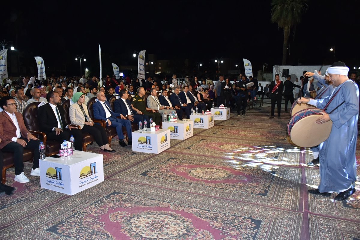 الفنان سامح حسين بين اهالي الأقصر بساحة ابو الحجاج